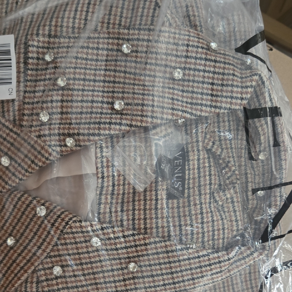 NEW VENUS Wonens Tan and Black Checkered Button Down Heavy Coat